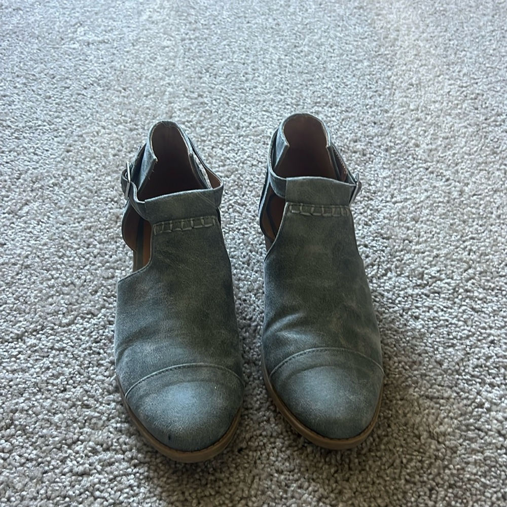 Cupid women’s shoes size 9. Excellent used condition!